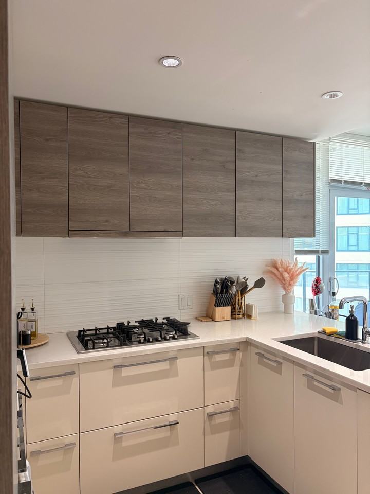 7388 Kingsway #1402 - Photo 4 of 12