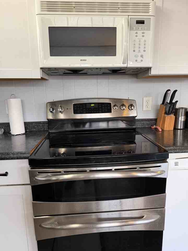 425 N 17th St #B - Photo 2 of 9
