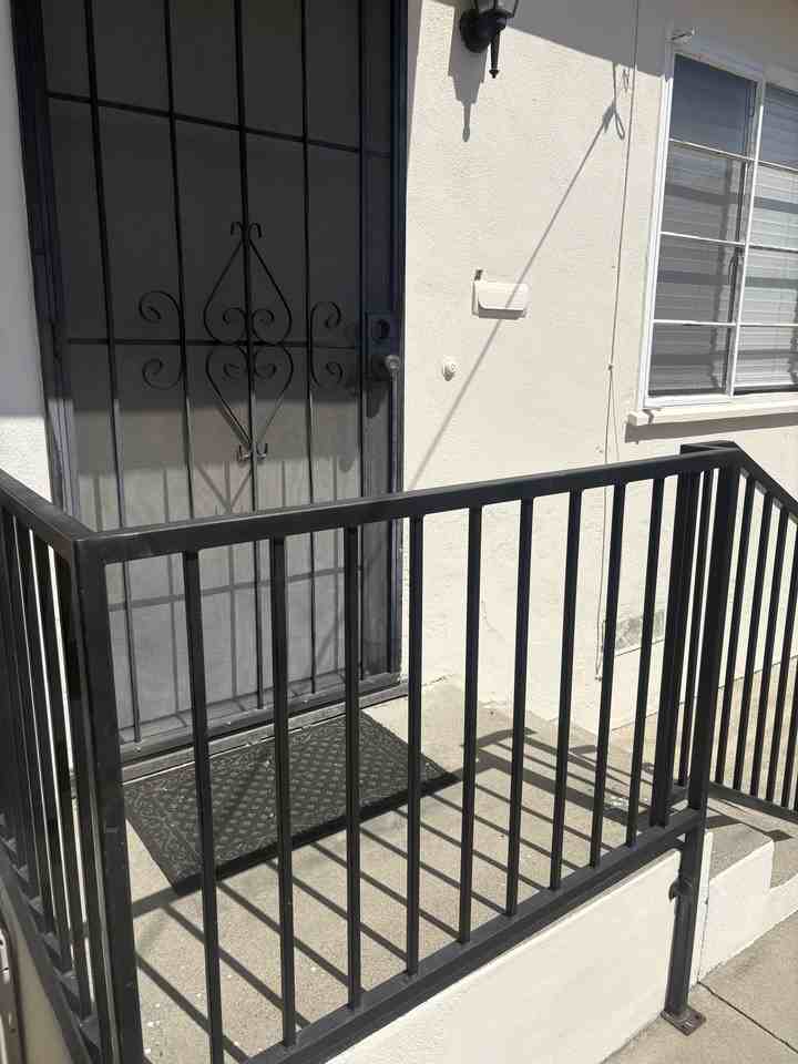 608 E Windsor Rd #A - Photo 2 of 10