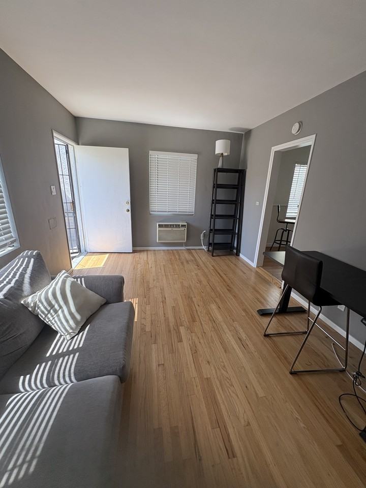 608 E Windsor Rd #A - Photo 4 of 10