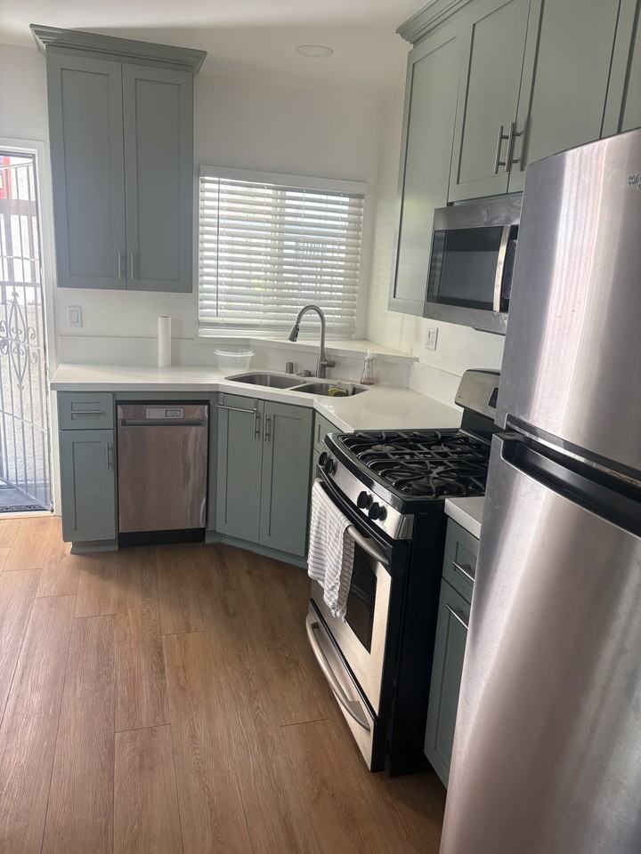 608 E Windsor Rd #A - Photo 5 of 10