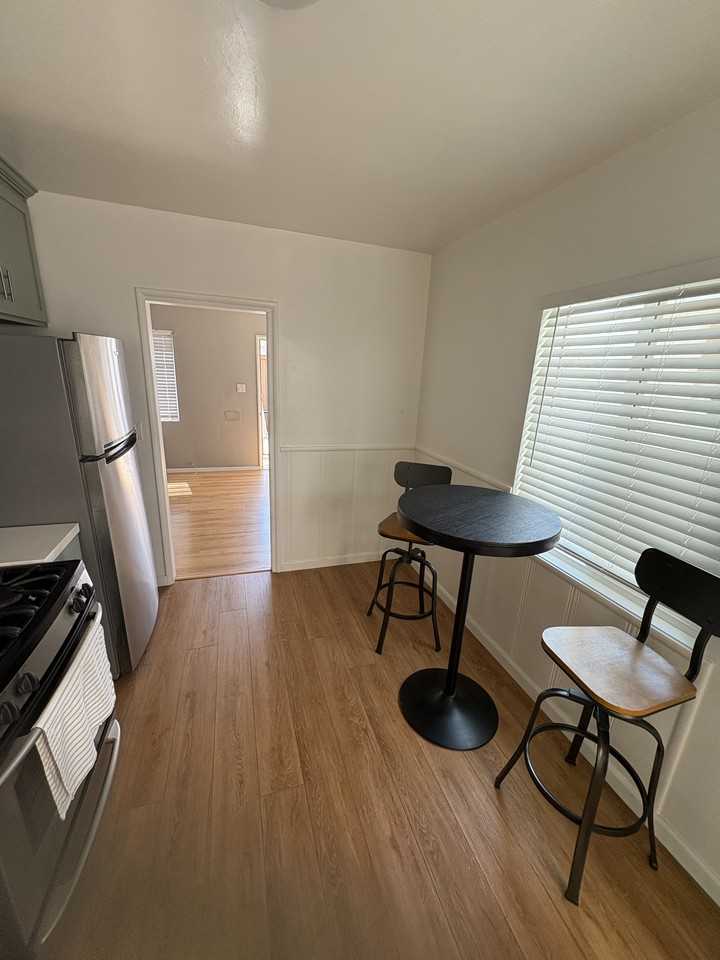 608 E Windsor Rd #A - Photo 6 of 10
