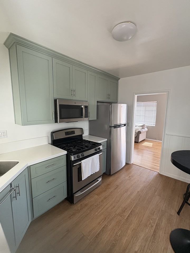 608 E Windsor Rd #A - Photo 7 of 10