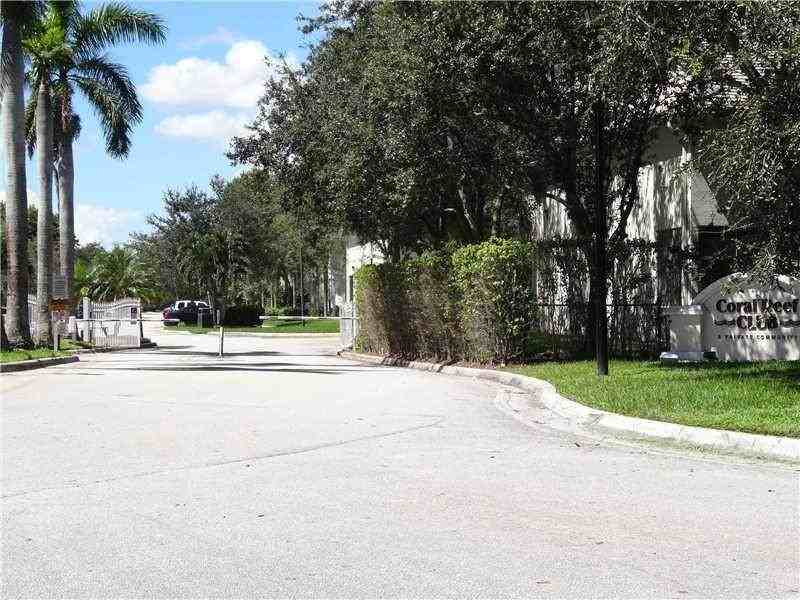 9934 Nw 56th Pl #NA - Photo 4 of 7