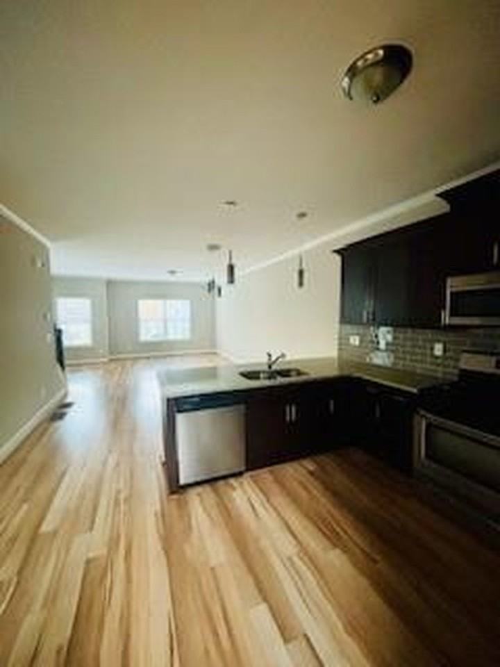 1365 Memorial Dr Se #6 - Photo 4 of 13