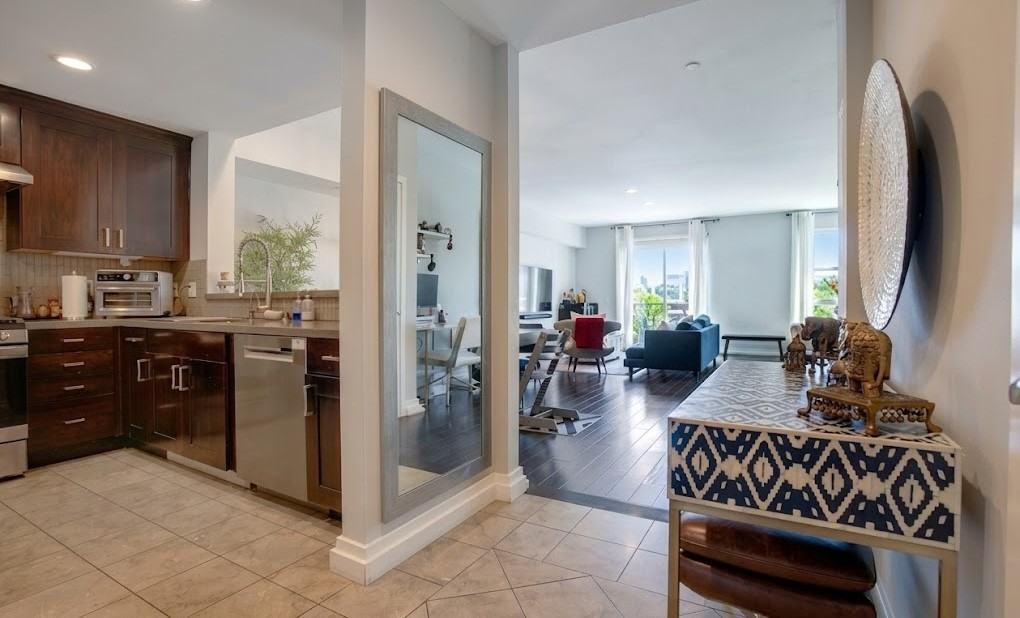 1430 S Beverly Glen Blvd #303 - Photo 3 of 20