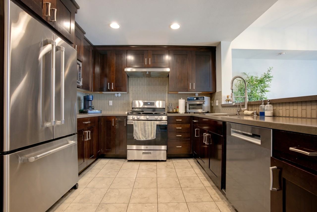 1430 S Beverly Glen Blvd #303 - Photo 4 of 20