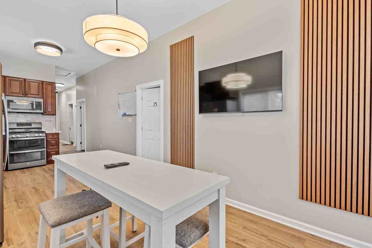 387 S Hamilton St #NA - Photo 3 of 17
