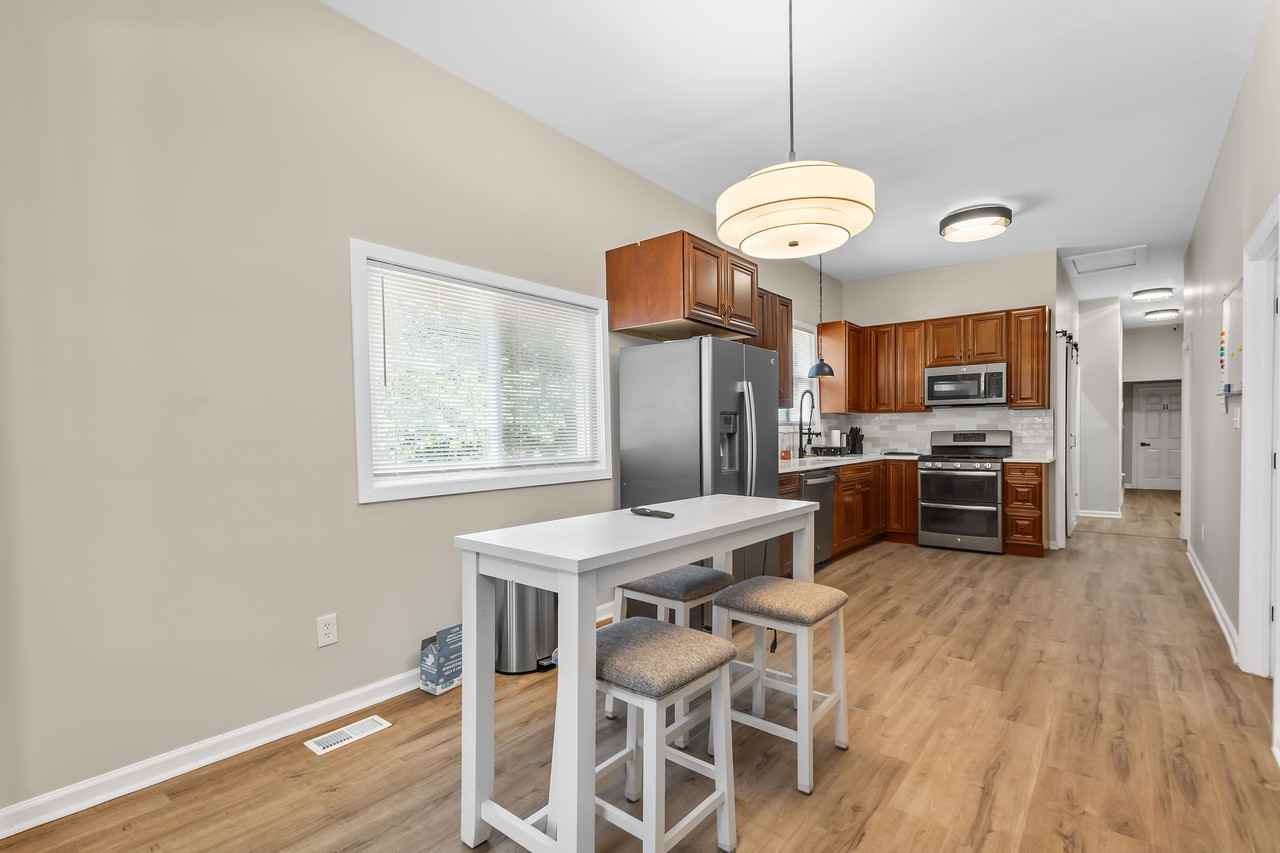387 S Hamilton St #NA - Photo 4 of 17