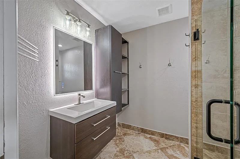 3910 W Pine St #NA - Photo 6 of 20