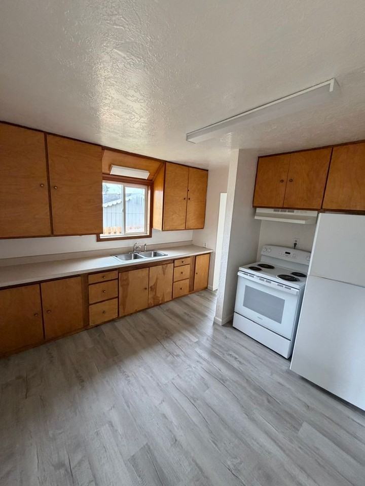228 N Wasson St - Photo 2 of 7