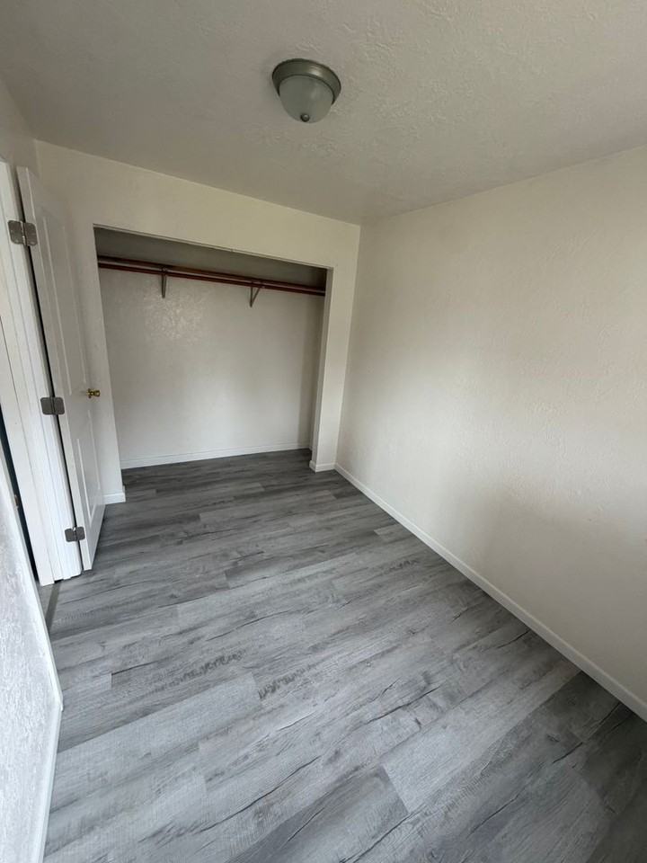 228 N Wasson St - Photo 3 of 7