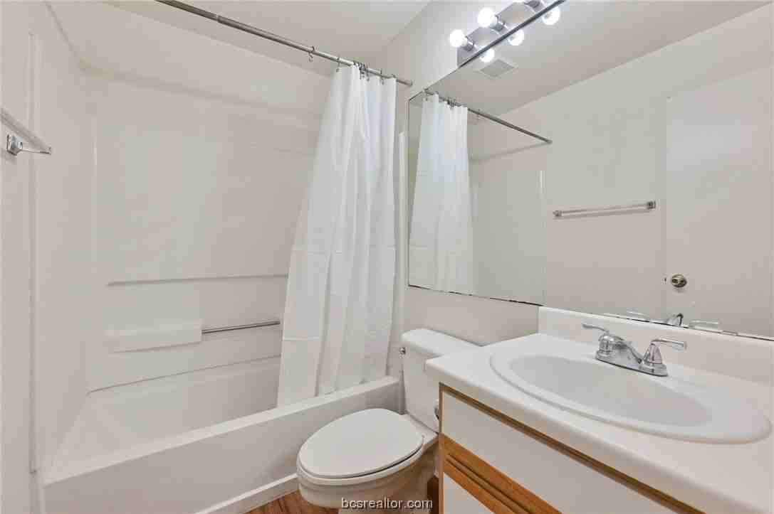529 Southwest Pkwy #202 - Photo 5 of 15