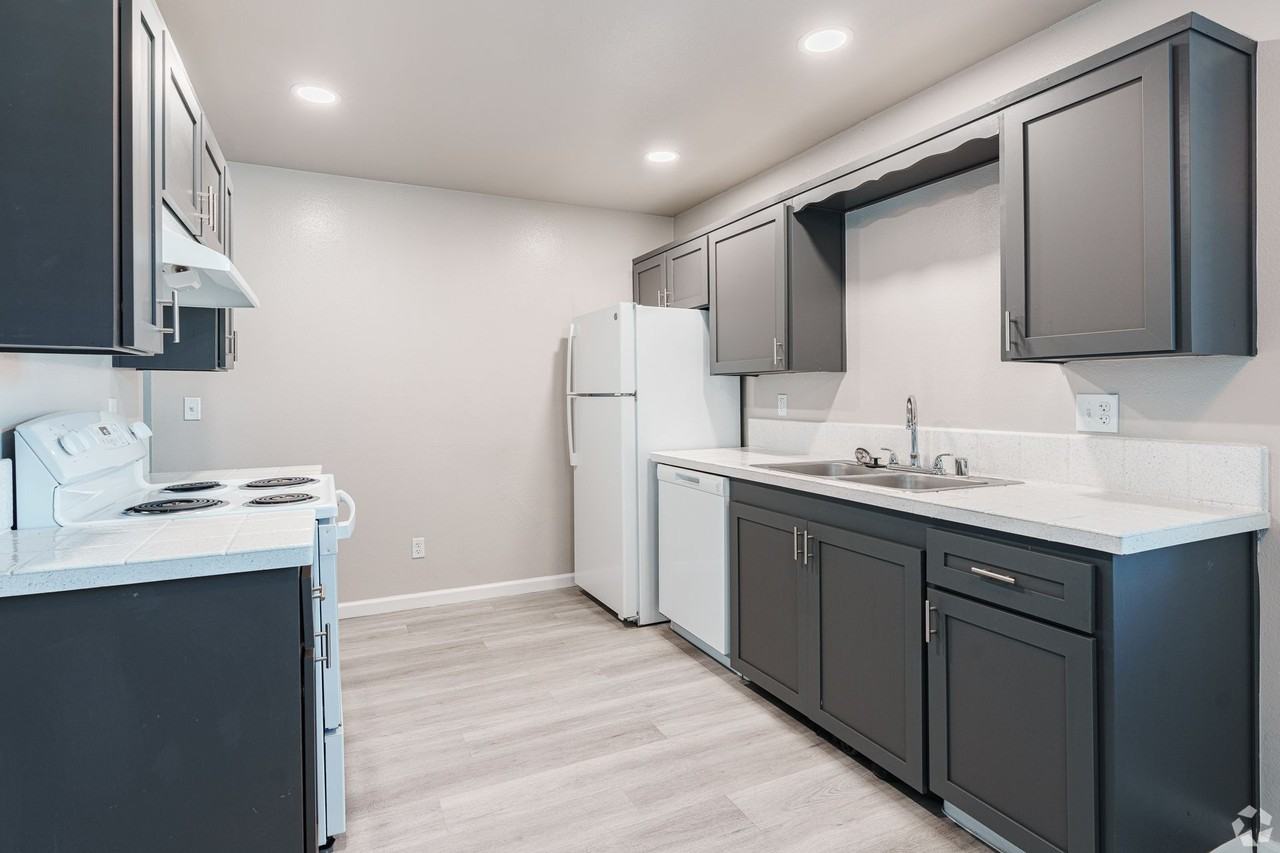Summerfield Apartments - Photo 3 of 17