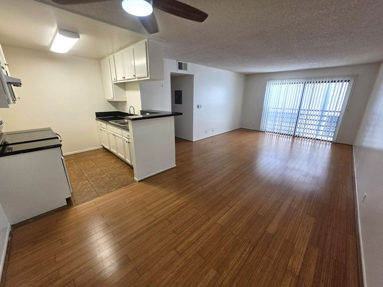GRAMERCY APTS. - Photo 3 of 8