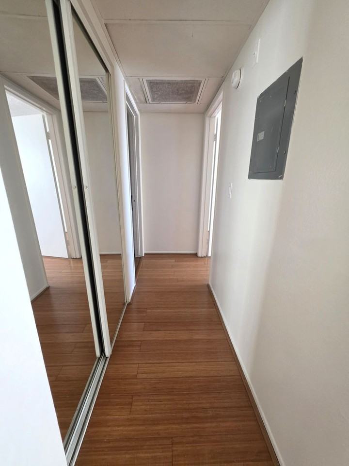 GRAMERCY APTS. - Photo 7 of 8