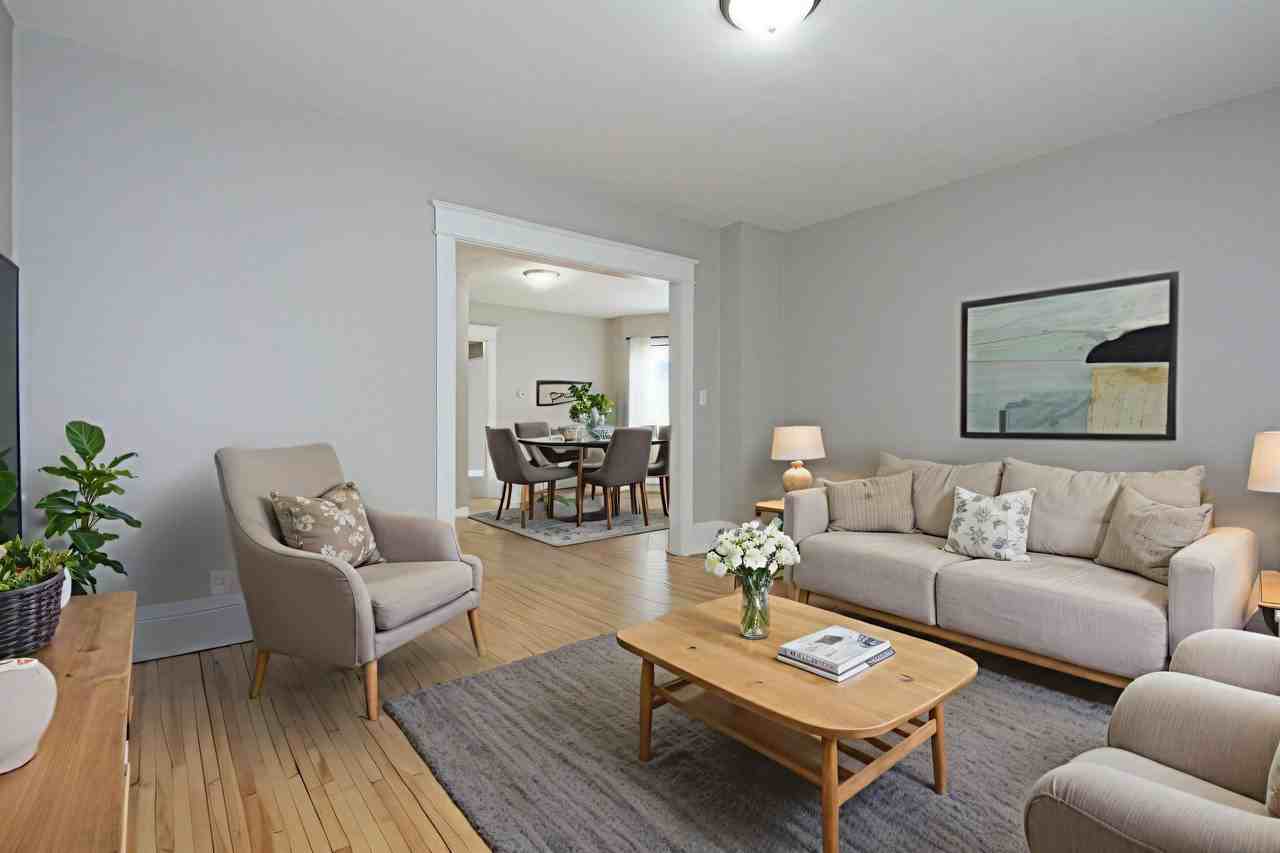 109 Delos St W - Photo 2 of 22