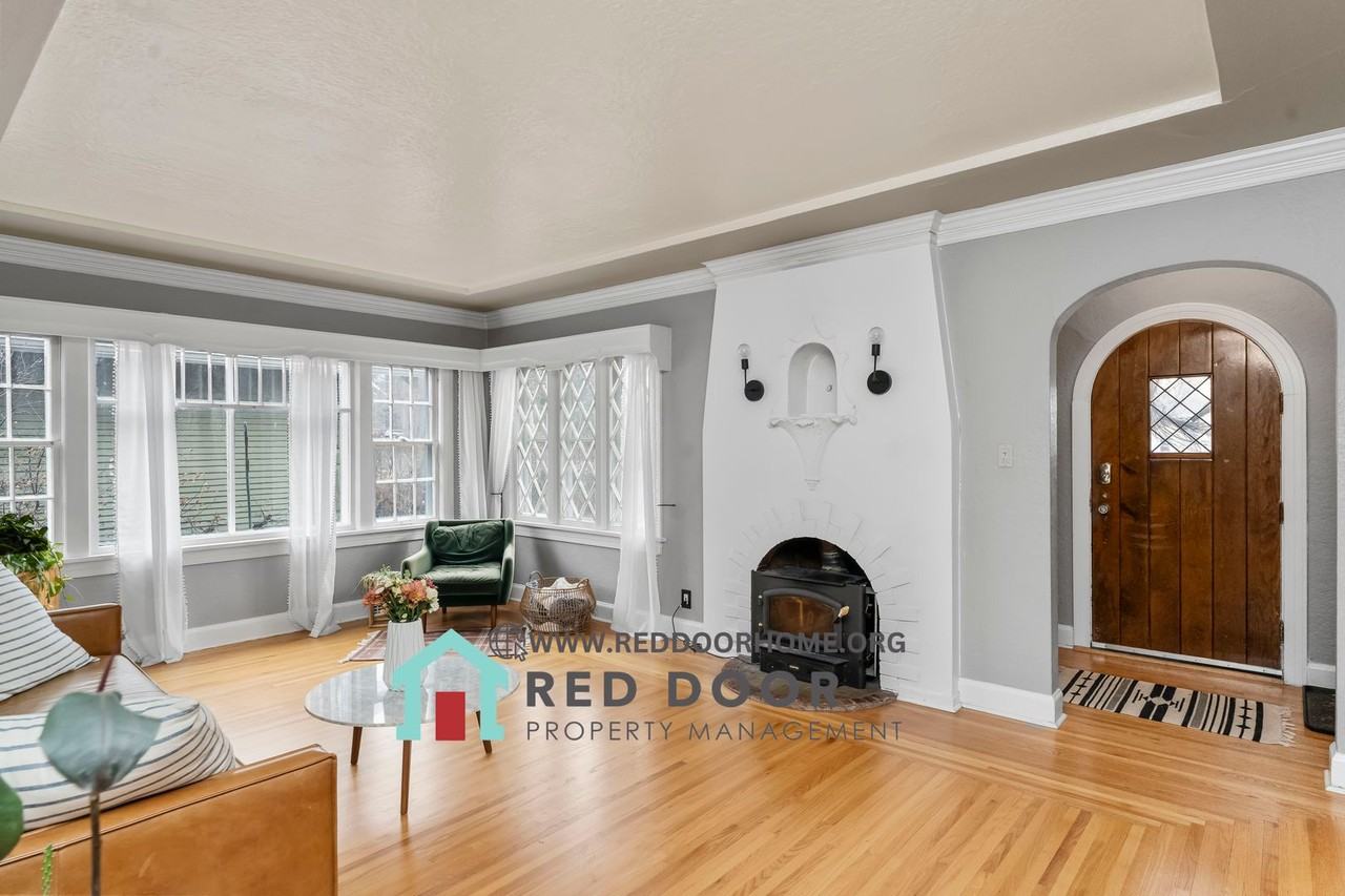 2209 1st Ave S - Photo 3 of 21