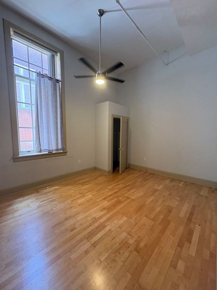 Theresa Park Loft Apartments - Photo 7 of 31