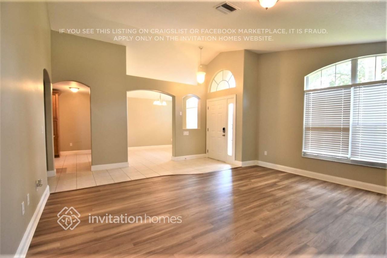 1017 Pelican Ln - Photo 2 of 17