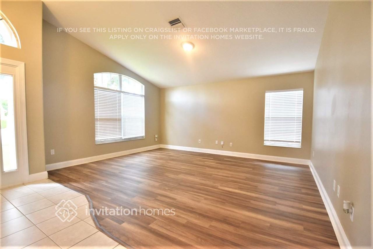 1017 Pelican Ln - Photo 3 of 17