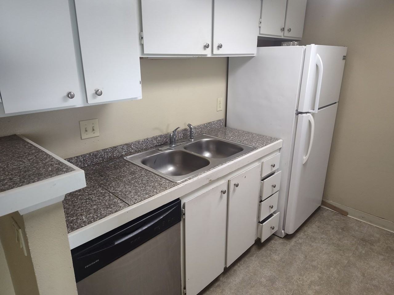 3414 S Eagle St - Photo 3 of 16