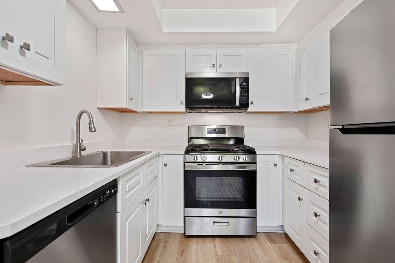 313 Northgate Dr #D - Photo 3 of 29