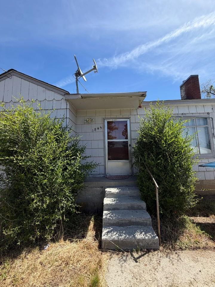 1845 Lakeview Ave - Photo 2 of 17