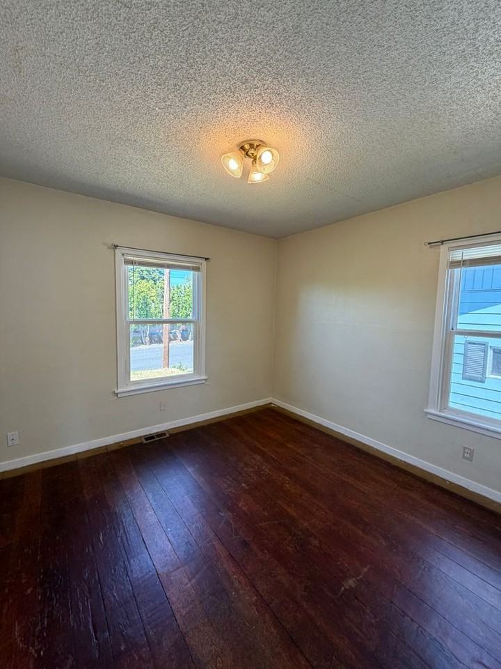 1845 Lakeview Ave - Photo 3 of 17