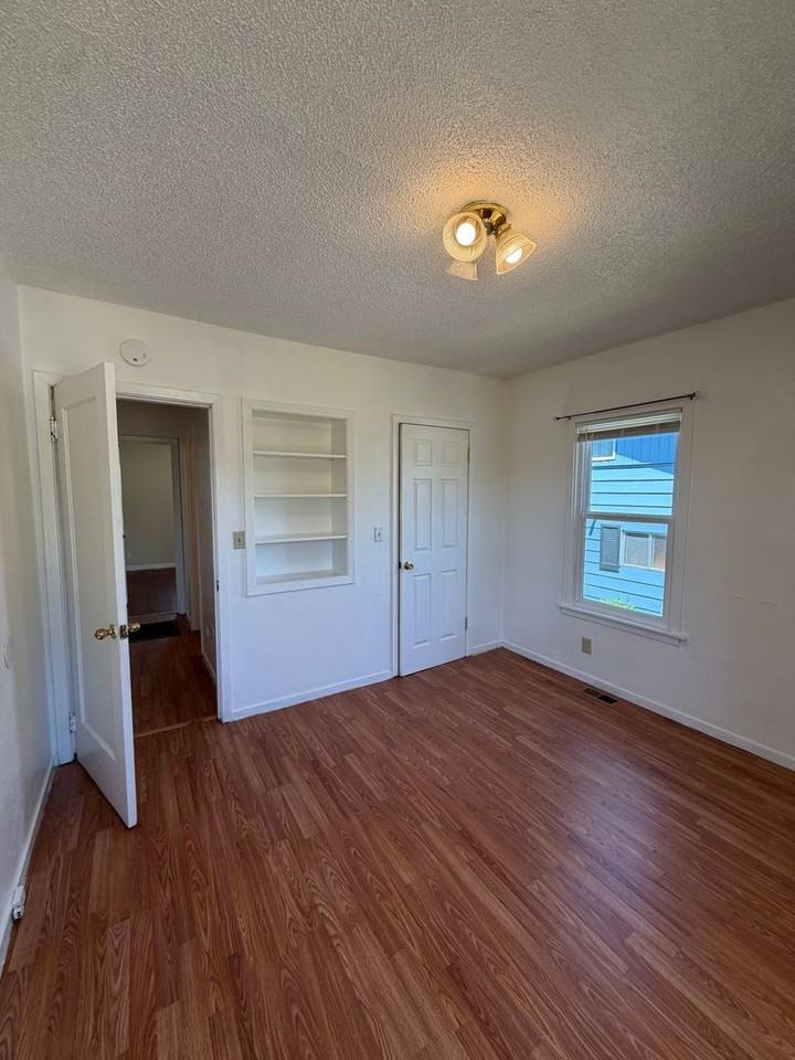 1845 Lakeview Ave - Photo 7 of 17