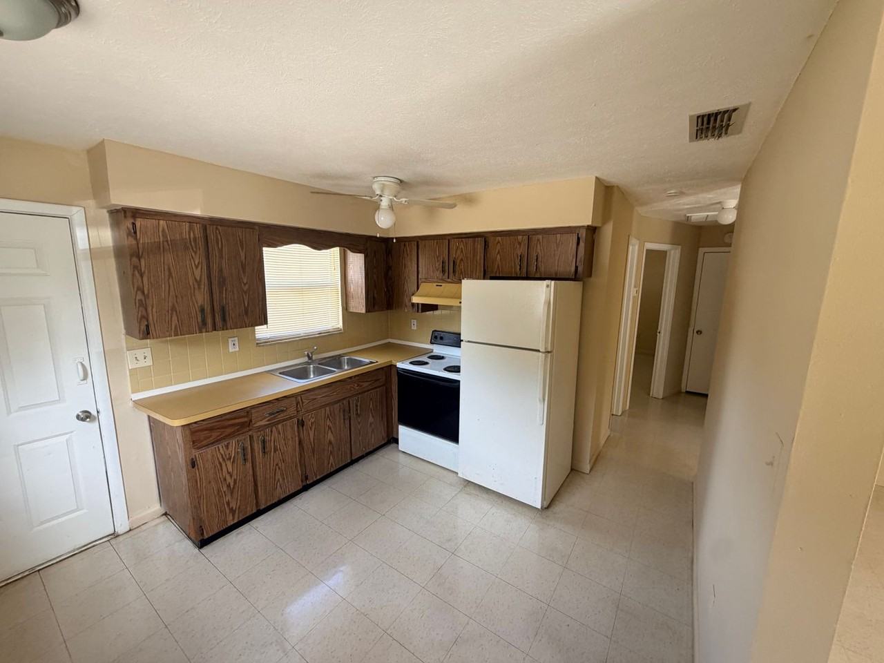 5743 Elm St - Photo 6 of 12