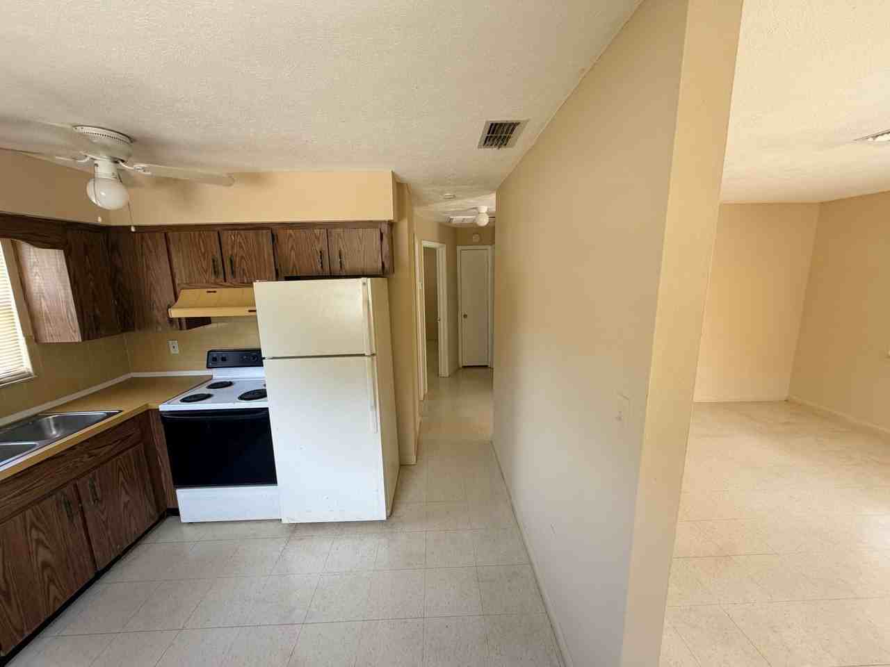 5743 Elm St - Photo 7 of 12