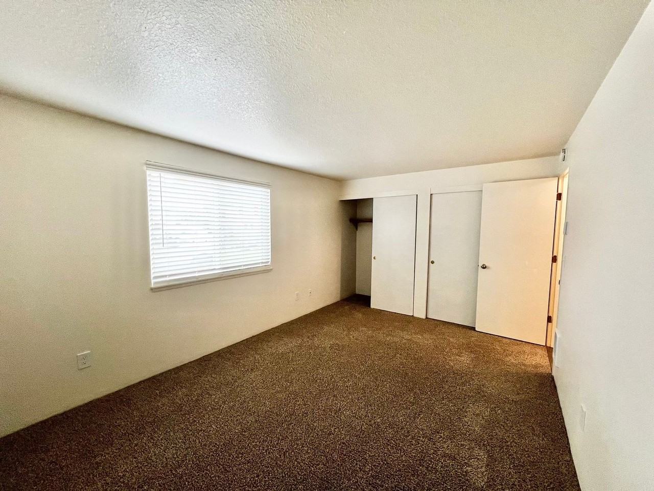 Willow Creek Apartments - Photo 5 of 25