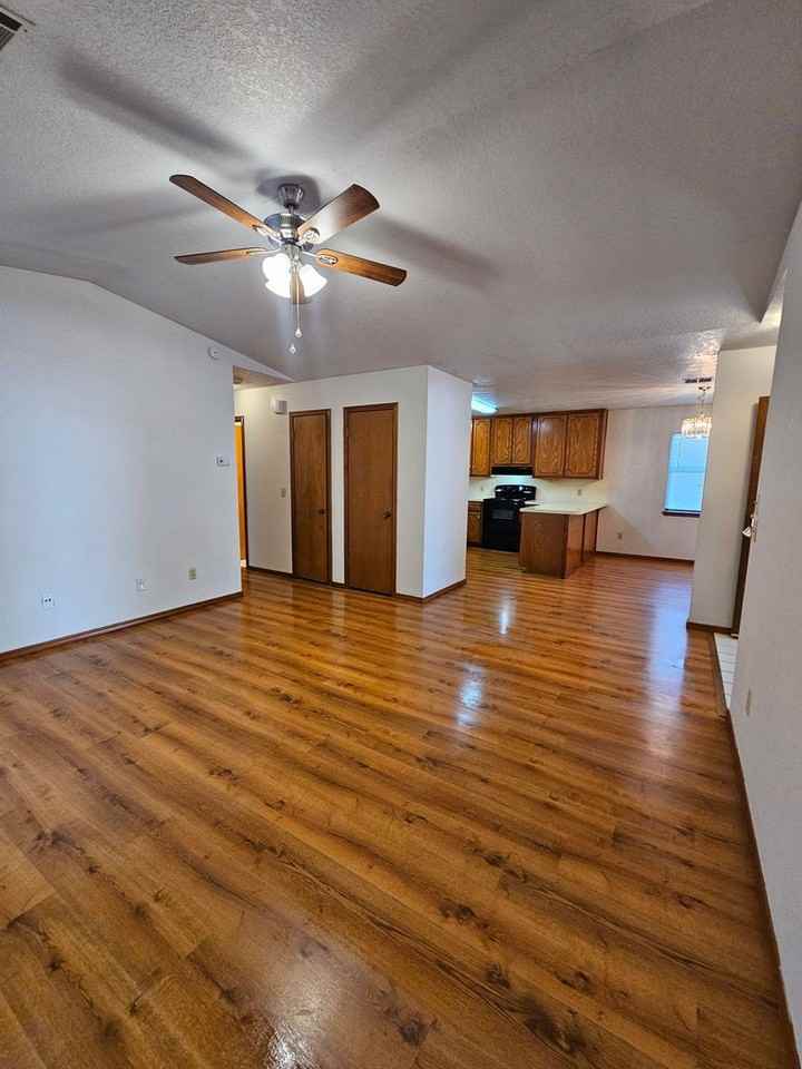 612 Springwood St - Photo 5 of 19