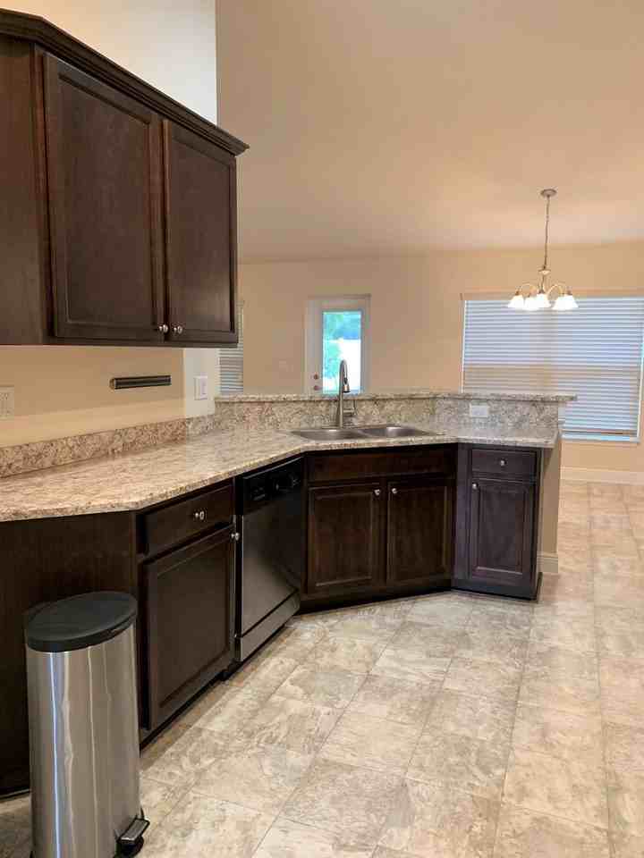 3273 Sw Rosser Blvd - Photo 4 of 32