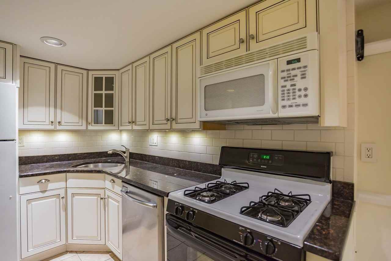 626 S Clifton St - Photo 2 of 30
