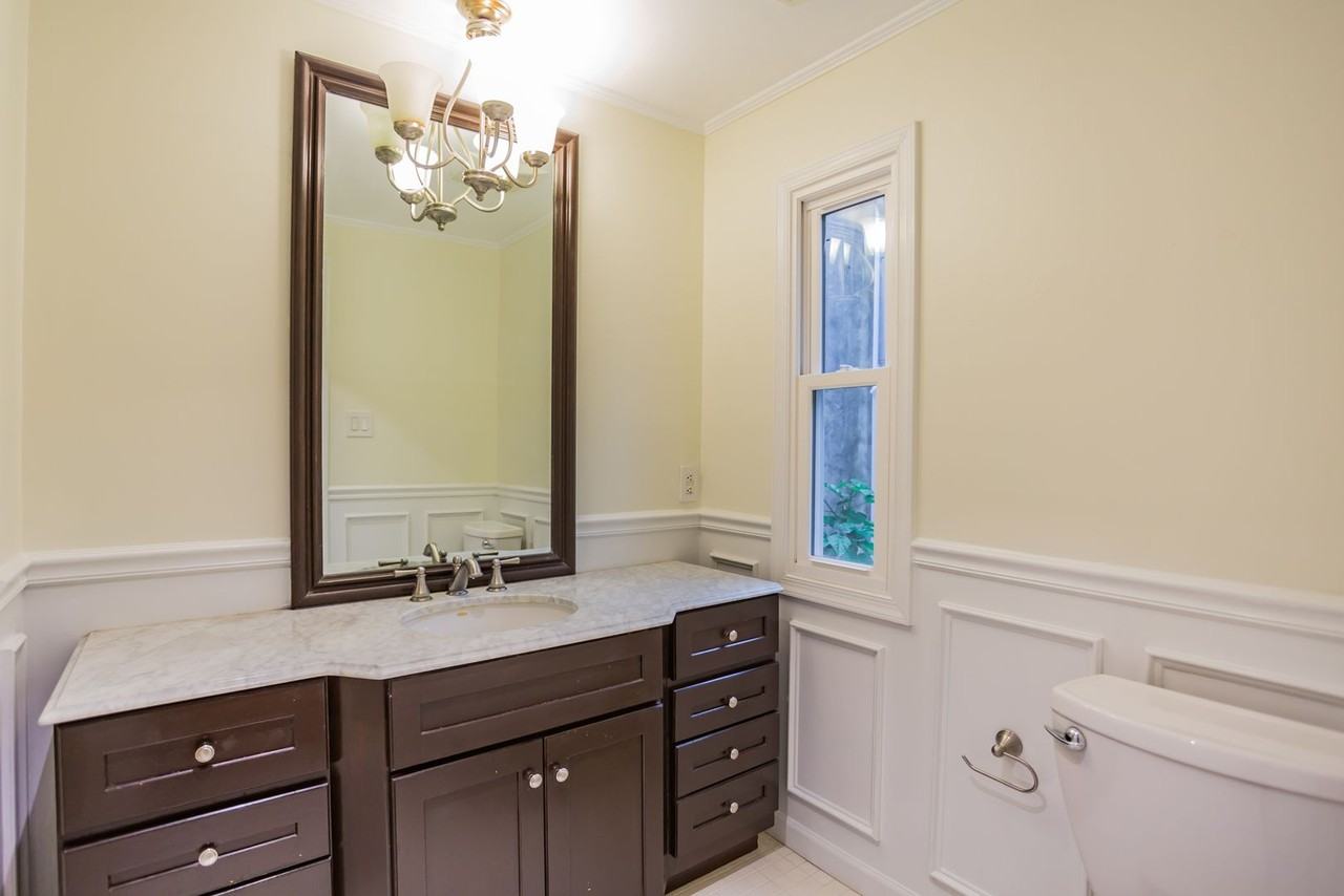 626 S Clifton St - Photo 4 of 30