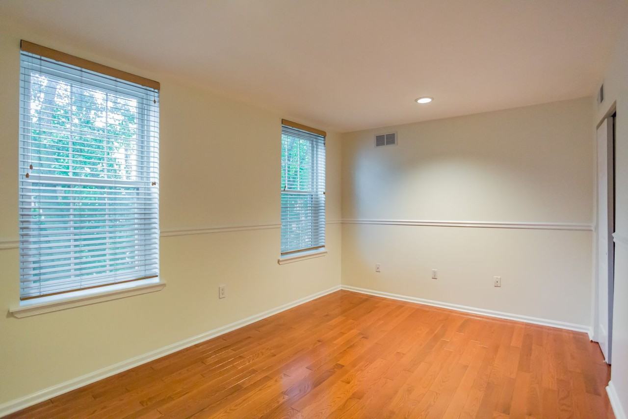 626 S Clifton St - Photo 5 of 30