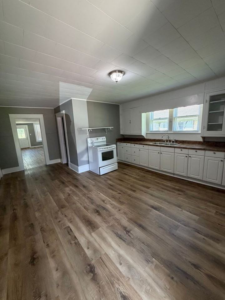 18 S Linden St - Photo 3 of 8