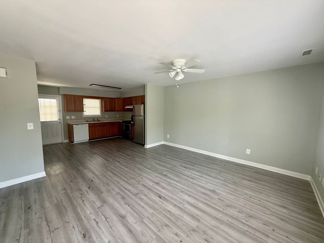 654 Lakeside Ave - Photo 6 of 26