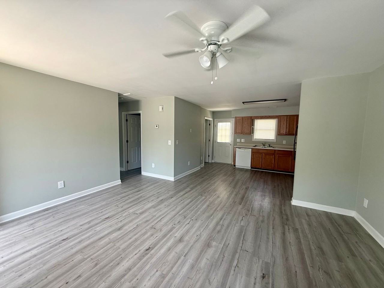 654 Lakeside Ave - Photo 7 of 26