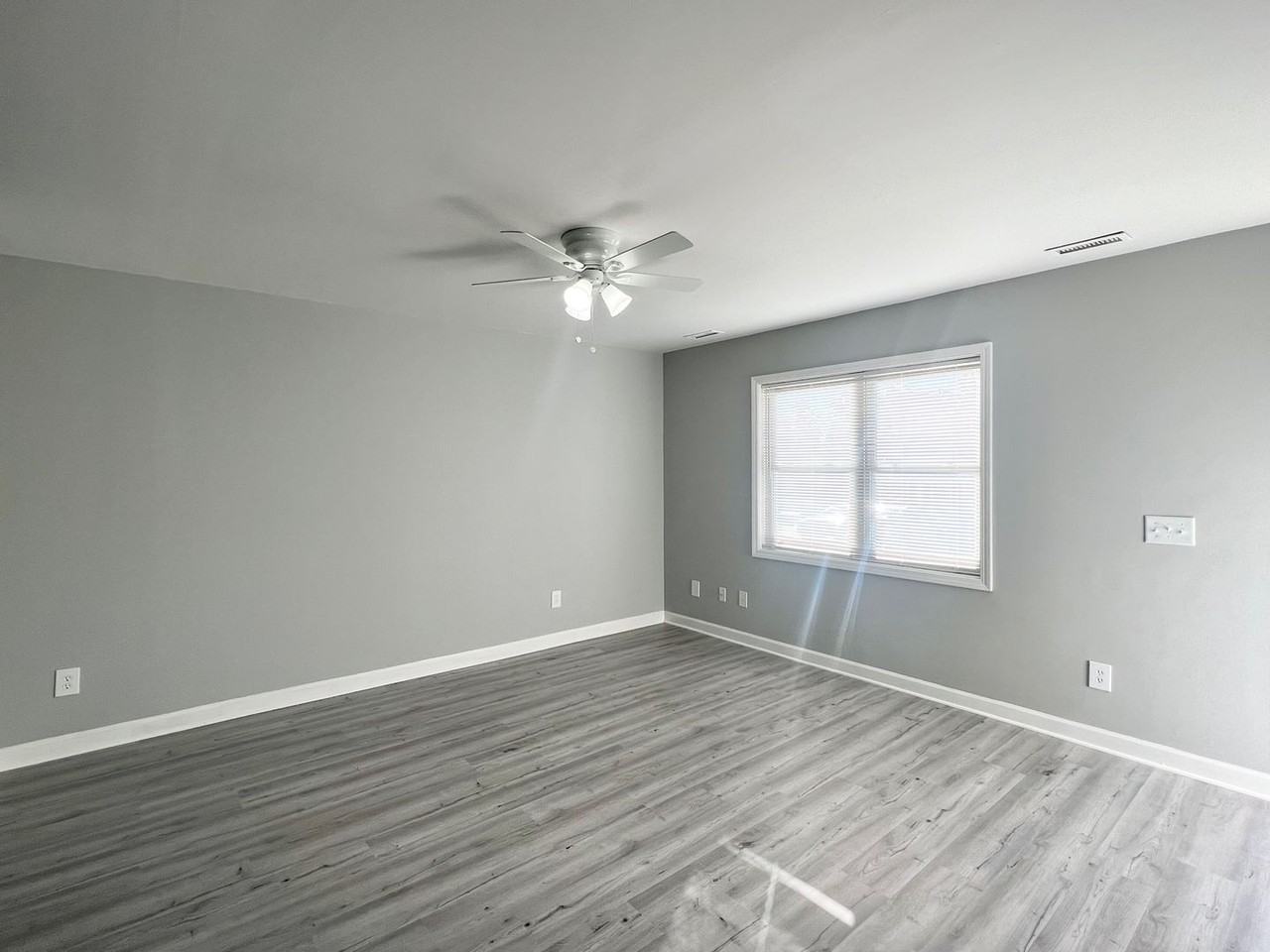 654 Lakeside Ave - Photo 7 of 18