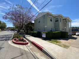 featured image of 1004 1/2 E Chevy Chase Dr