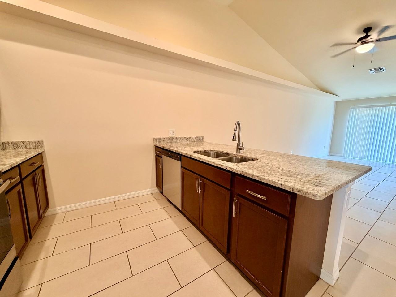 1314 Sw Trafalgar Pkwy - Photo 7 of 19