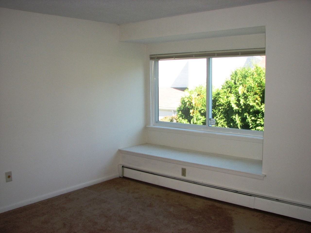 Woodmere Place - Photo 4 of 41