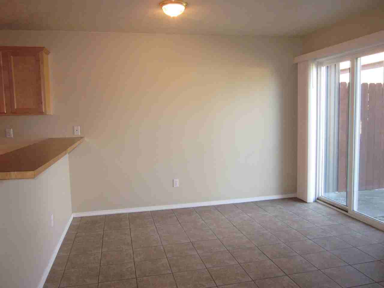 1930 Sw Reindeer Ave - Photo 3 of 9