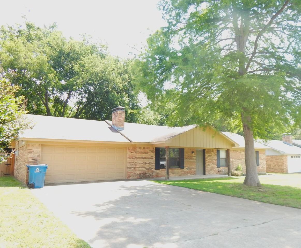 805 Corey Dr - Photo 2 of 34