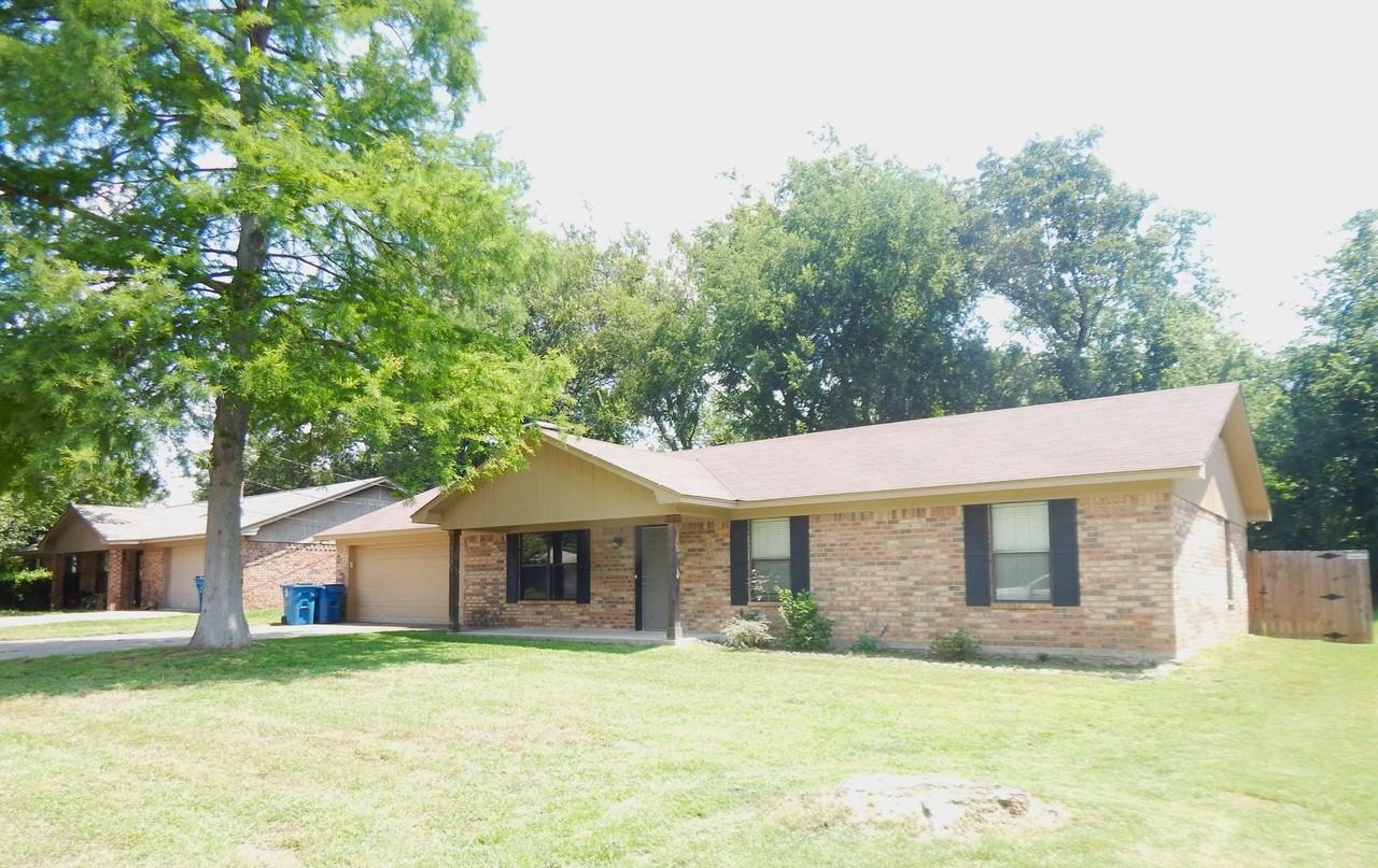 805 Corey Dr - Photo 3 of 34