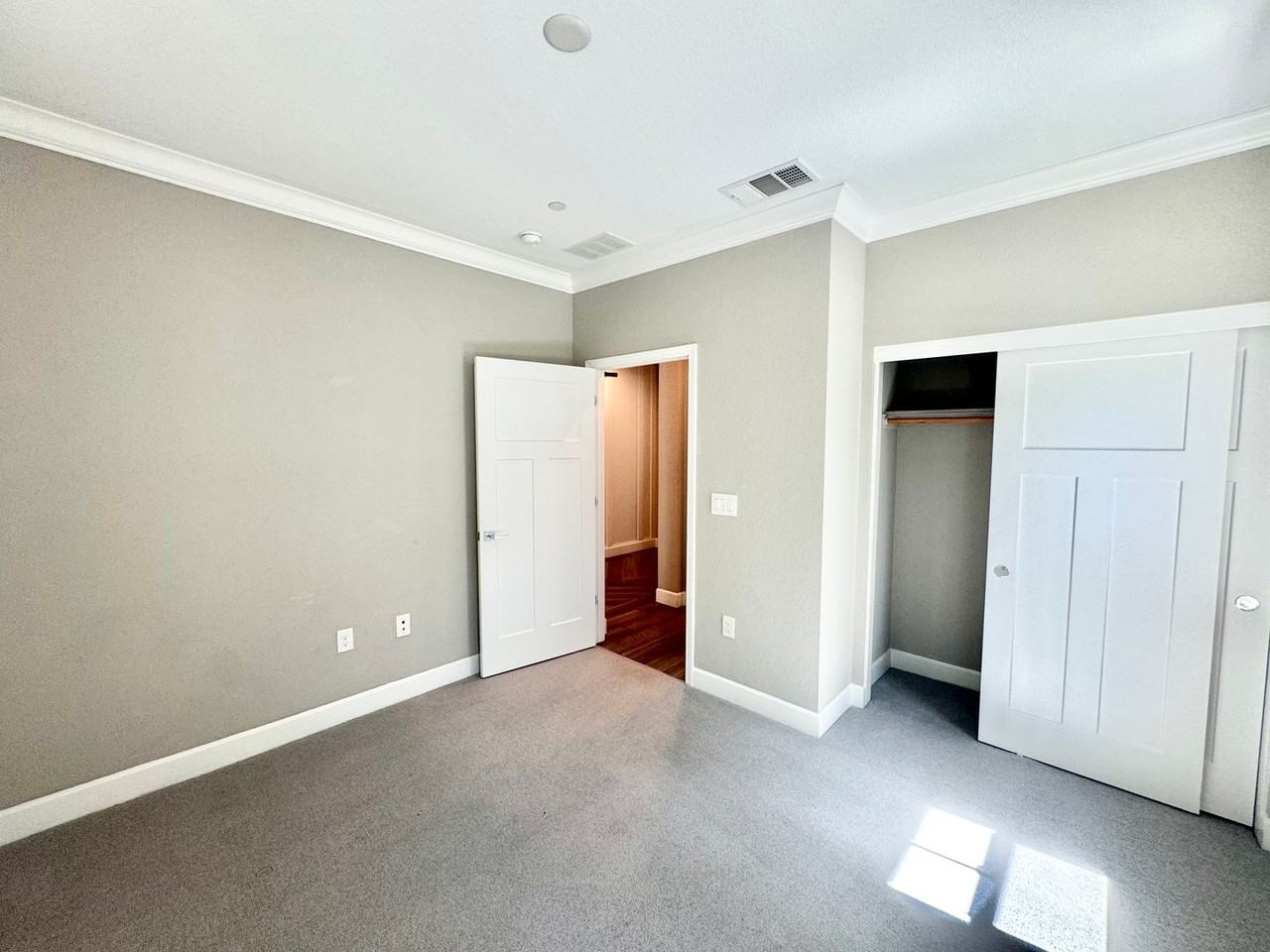 1066 Forbes Ln - Photo 4 of 41