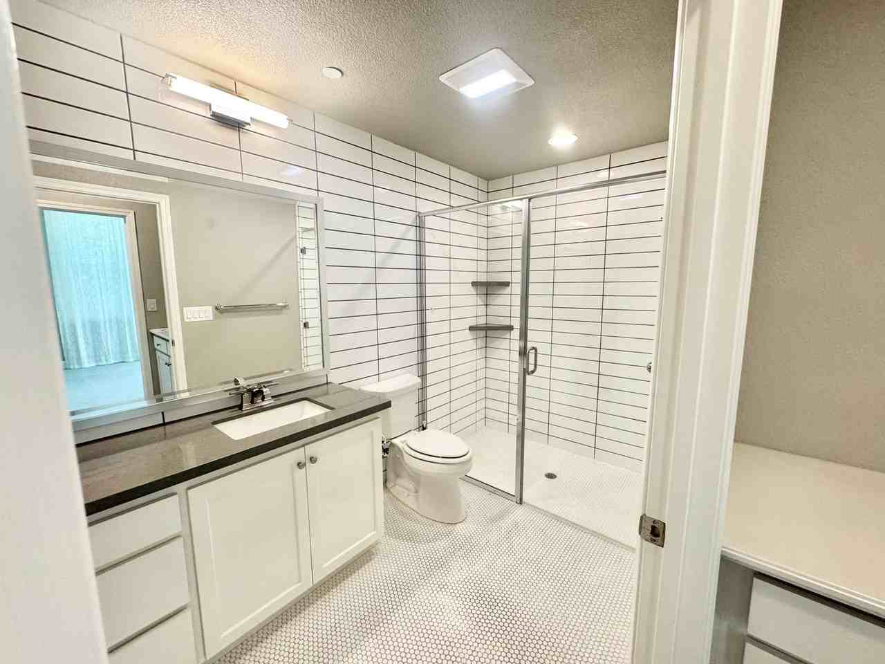 1066 Forbes Ln - Photo 5 of 41